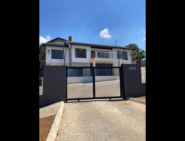 164M² OFFICE TO LET IN MORELETA PARK